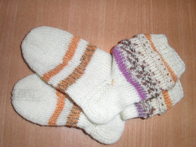 weiss-bunt-Lochmuster.jpg