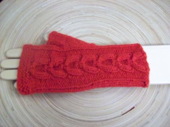 Stulpen_rot_mit_Zopf.jpg